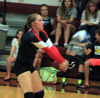 Hailey Danly makes a pass.