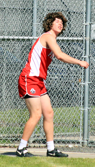 Bennie Elven set a school and Regional Meet record in winning the discus with a toss of 164’6”. He broke J.D. Riener’s record of 159’10” set in 2006.